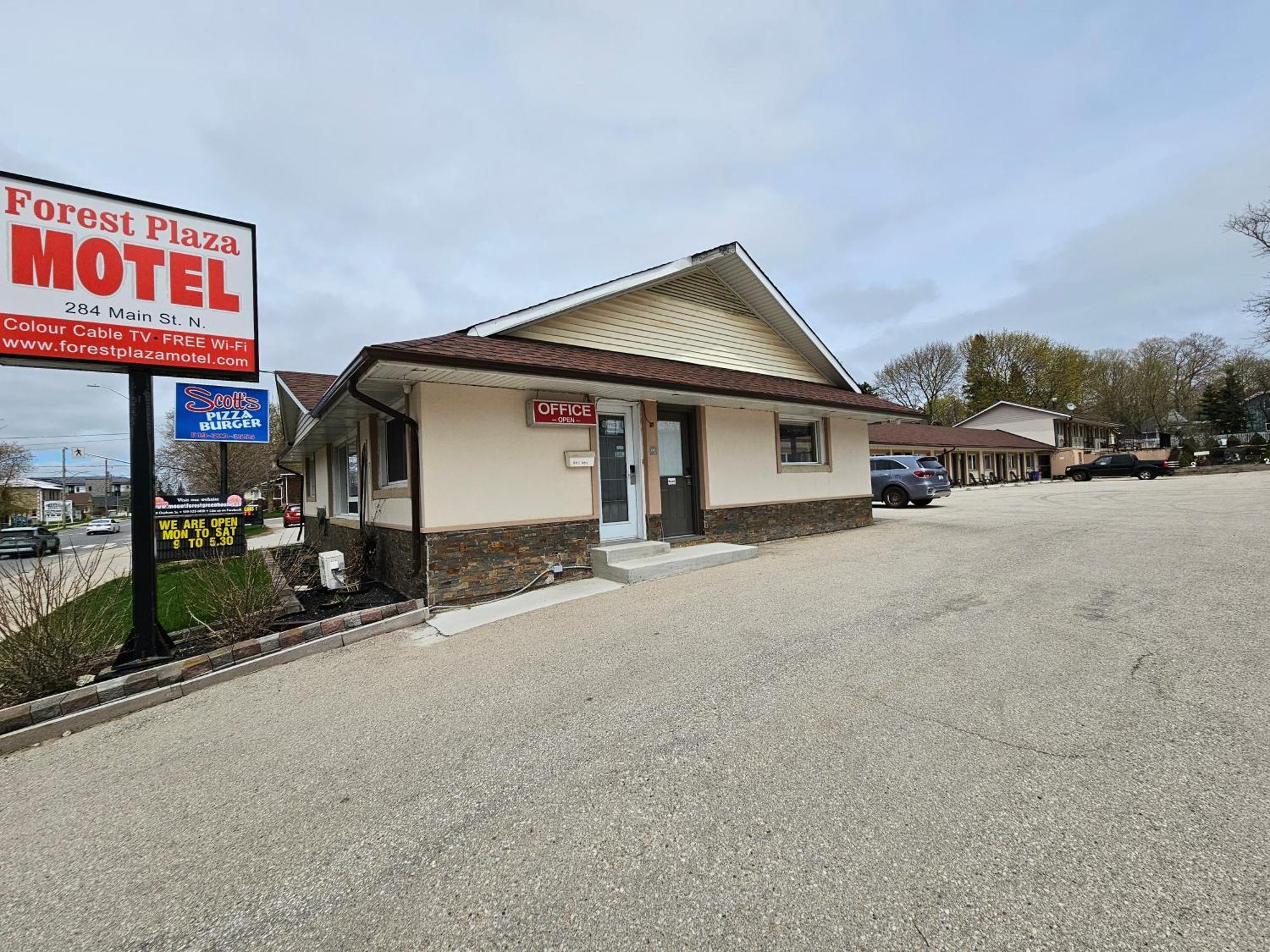 森林广场汽车旅馆 Mount Forest 外观 照片